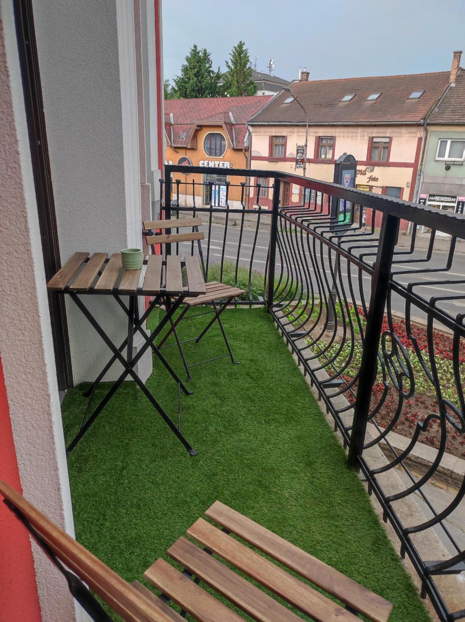 Stafetahaz Apartmanok Vác Exteriér fotografie